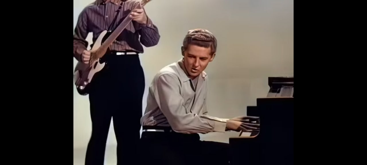 Jerry Lee Lewis a murit