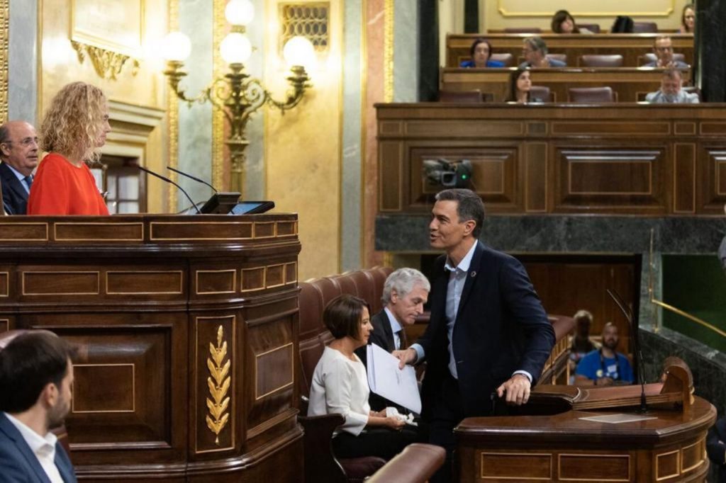 Socialiștii modifică legea trans. Pedro Sanchez în Parlament