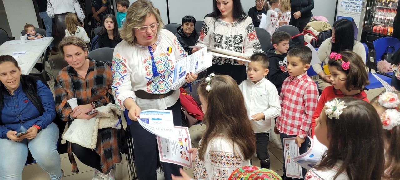 Copii români născuți în Spania au primit diplome de româncuța și Românași