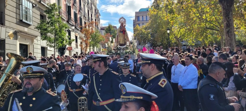 Sărbătoare în Madrid procesiune Fecioara Maria de Almudena români în Spania