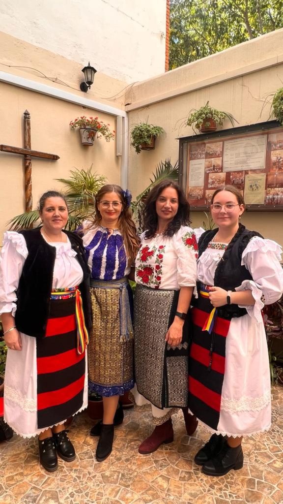 Corul Bisericii Ortodoxe Castellon românii au venit în Costume populare