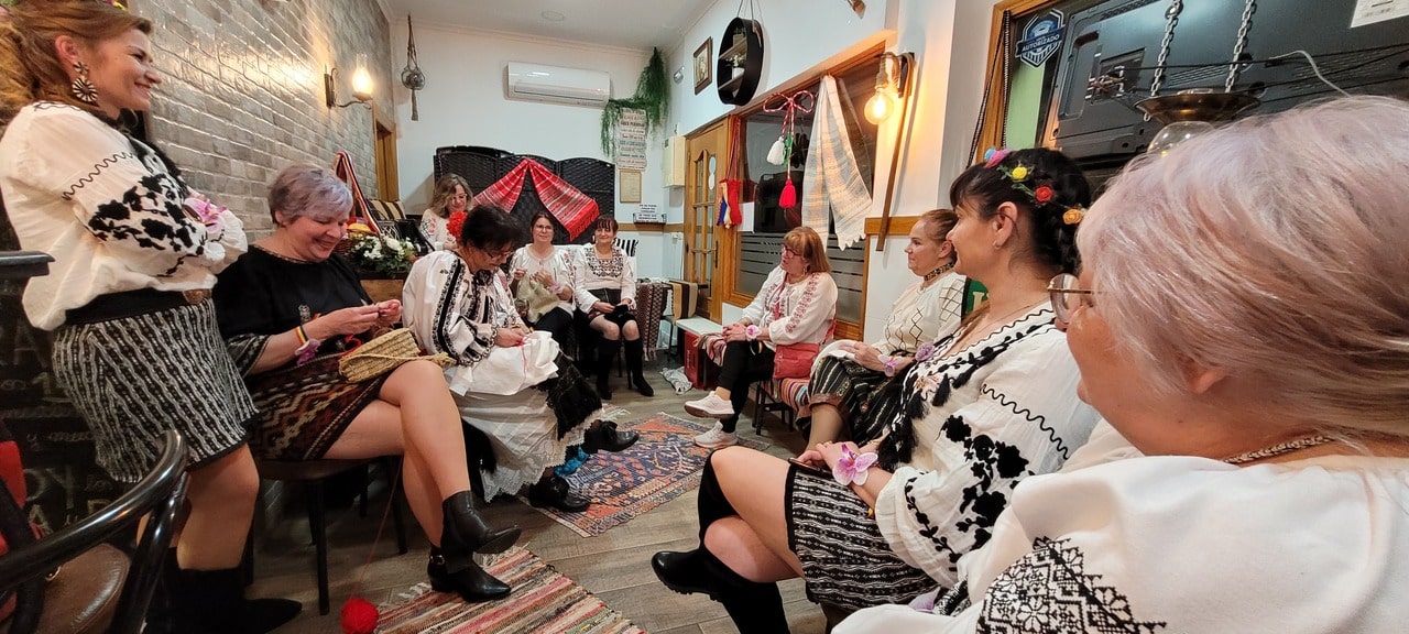 Șezătoarea româncelor din Castellon Spania. O ocazie de amintire prin cântec, poezie, povești și povestiri despre mamele și bunicile din România