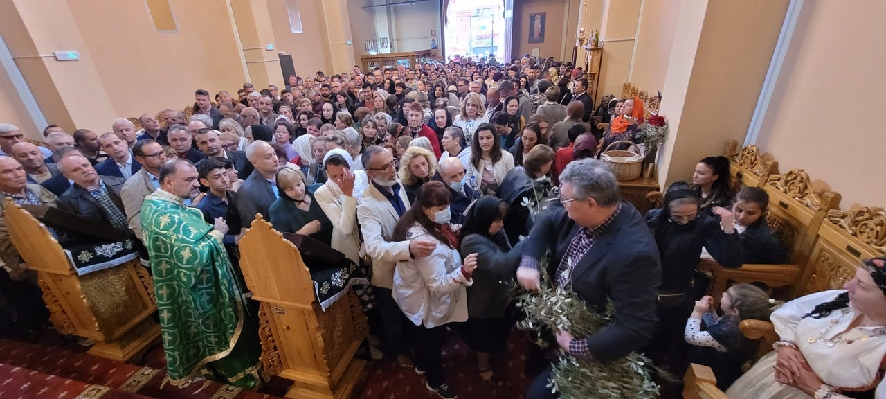 Florii în Castellon 2023. Românii ortodocși din Castellon au umplut Biserica Sfântul Nicolae