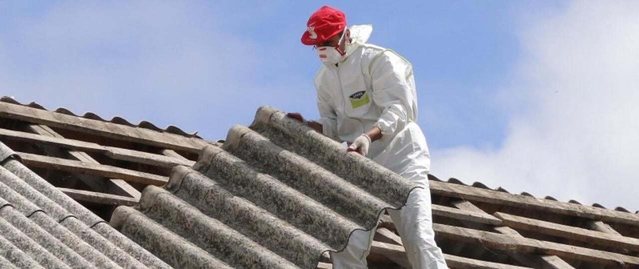 Expunerea la azbest a ucis 83 de militari spanioli. Ministerul Apărării din Madrid recunoaște asta într-un raport. Majoritatea construcțiilor făcute între ’60 și ’90 au azbest în structură.